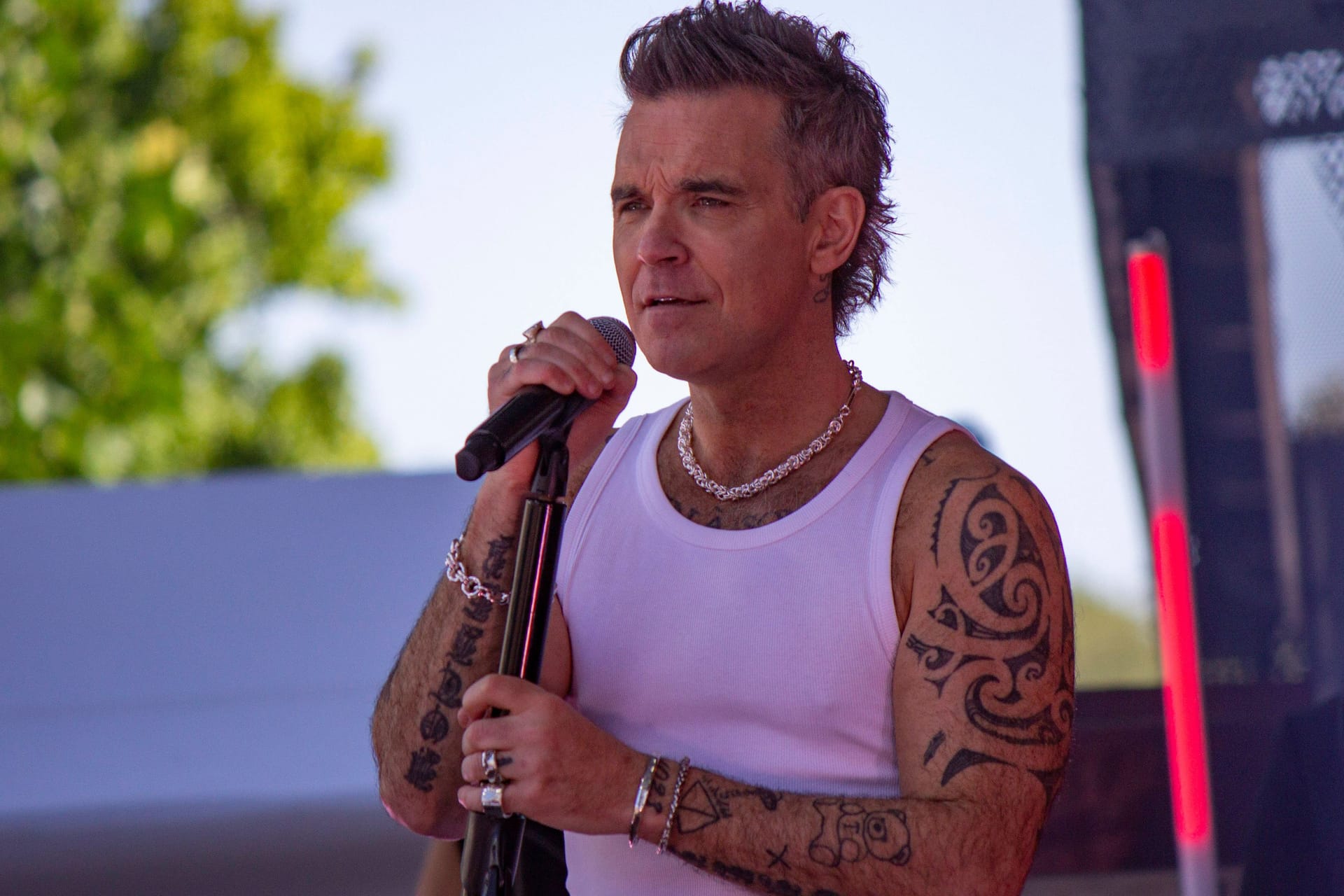Robbie Williams: Der Sänger ist bekennender Fußballfan.