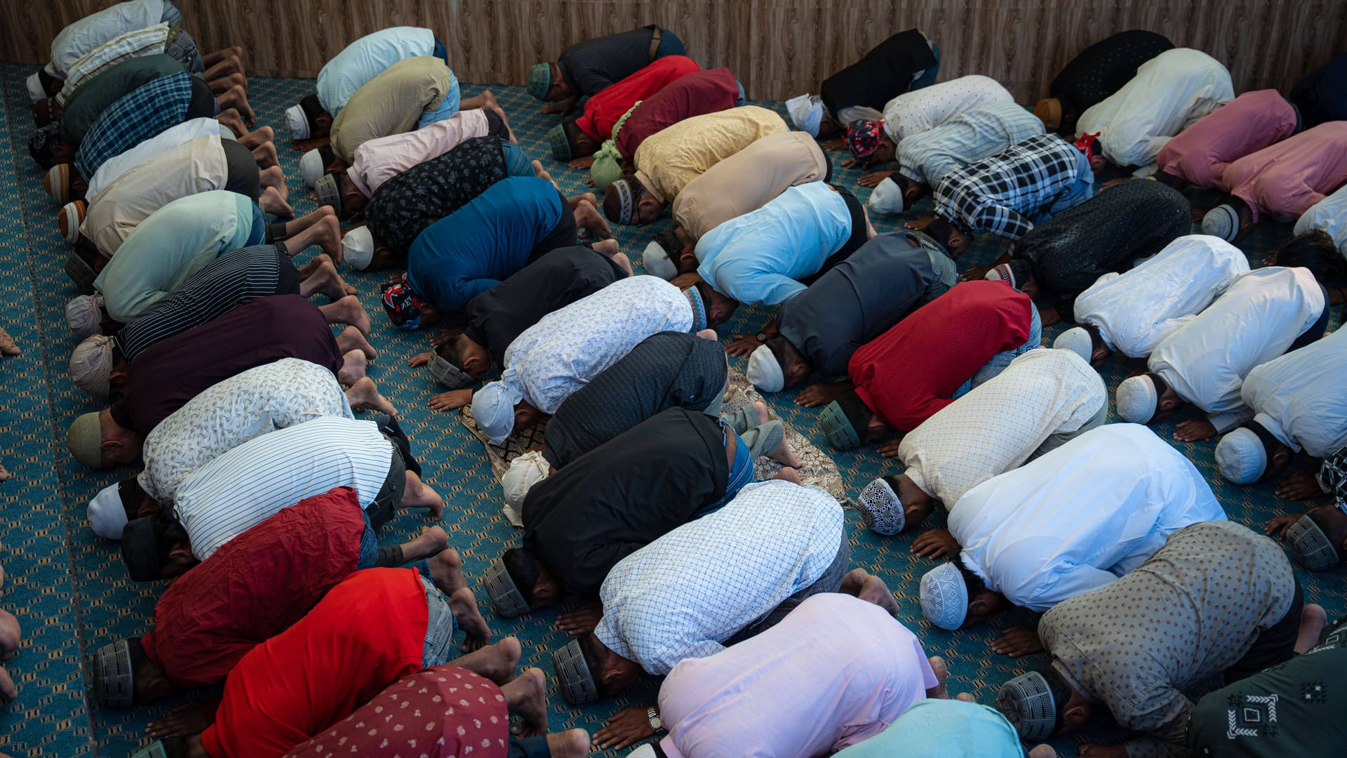 Gläubige Muslime beim Gebet (Symbolfoto): In der Nähe des Straßburger Platzes wird in den kommenden Jahren keine Moschee gebaut.
