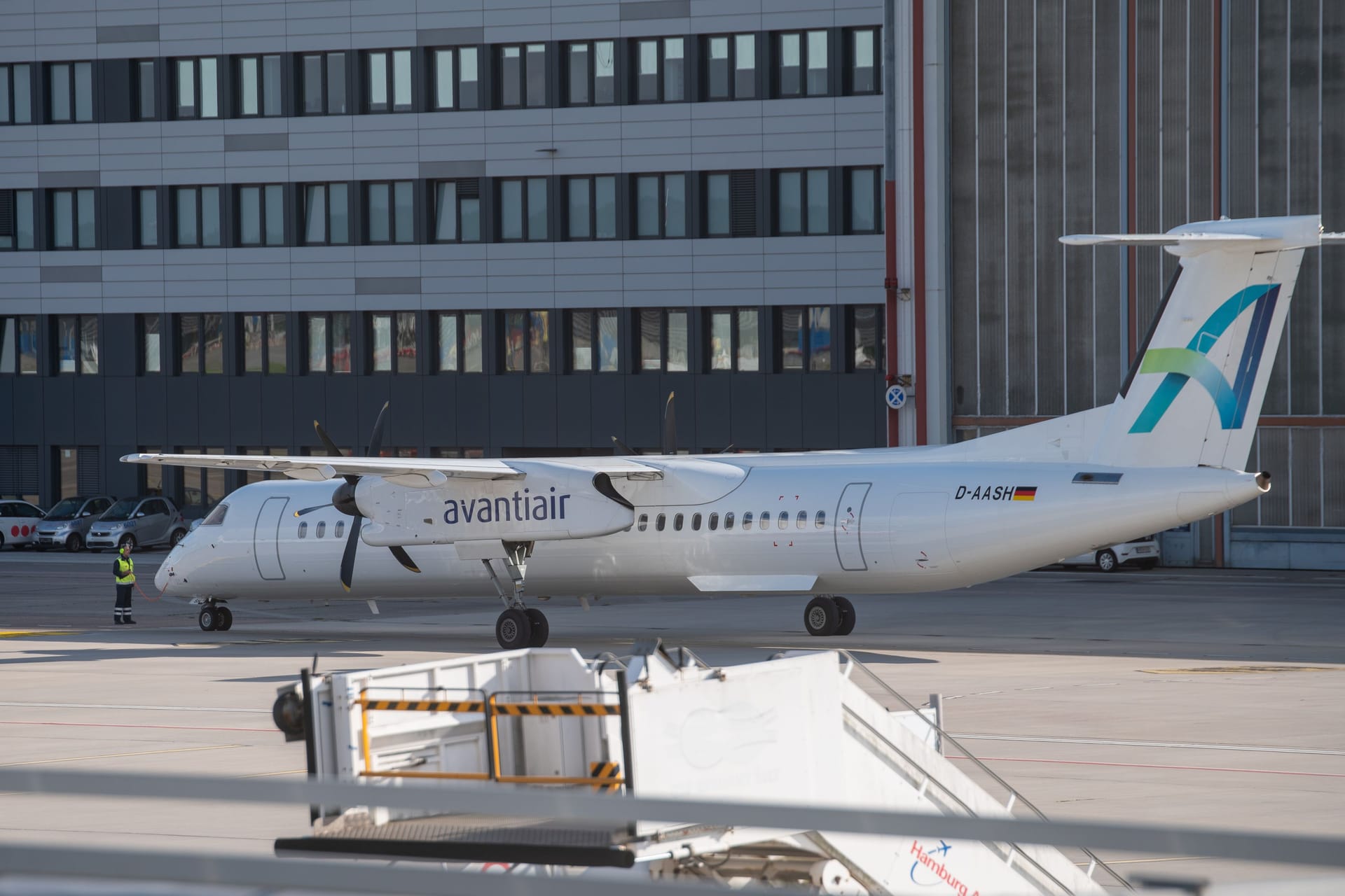 Propellermaschine der Airline Avantiair: Mit diesem Flugzeug wurde die Abschiebung durchgeführt.