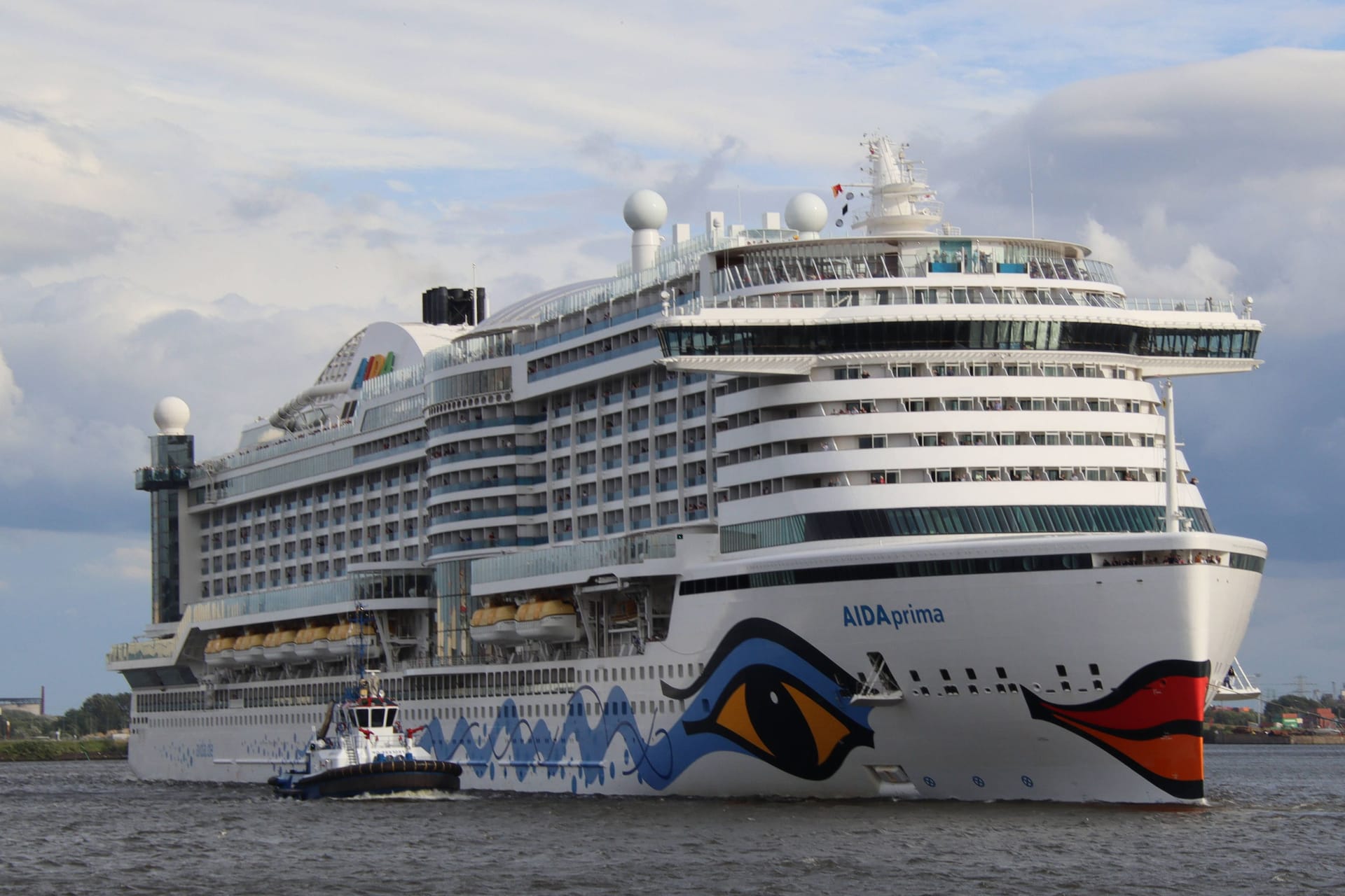 Das Kreuzfahrtschiff "Aida Prima" im Hafen: Ab Oktober startet es von Hamburg aus Richtung Norwegen und Westeuropa.