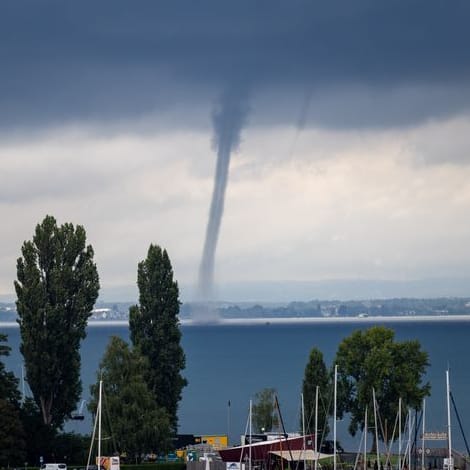 Eine Wasserhose zieht am Dienstag über den Bodensee: Verletzt wurde niemand.