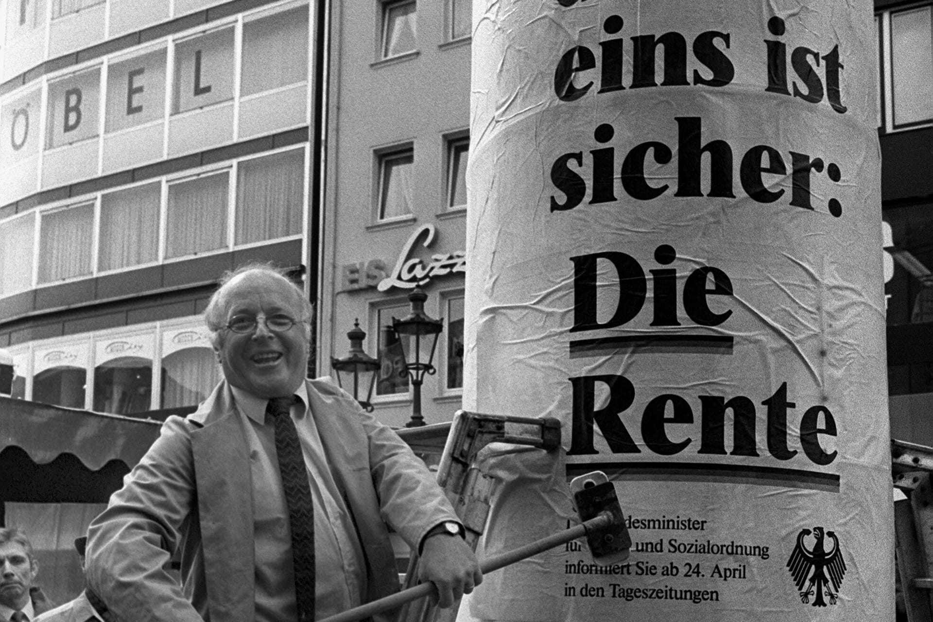 Schlimmste Politlüge in der Geschichte der Bundesrepublik: Der damalige Arbeitsminister Norbert Blüm erklärt die Rente auf ewig für sicher.