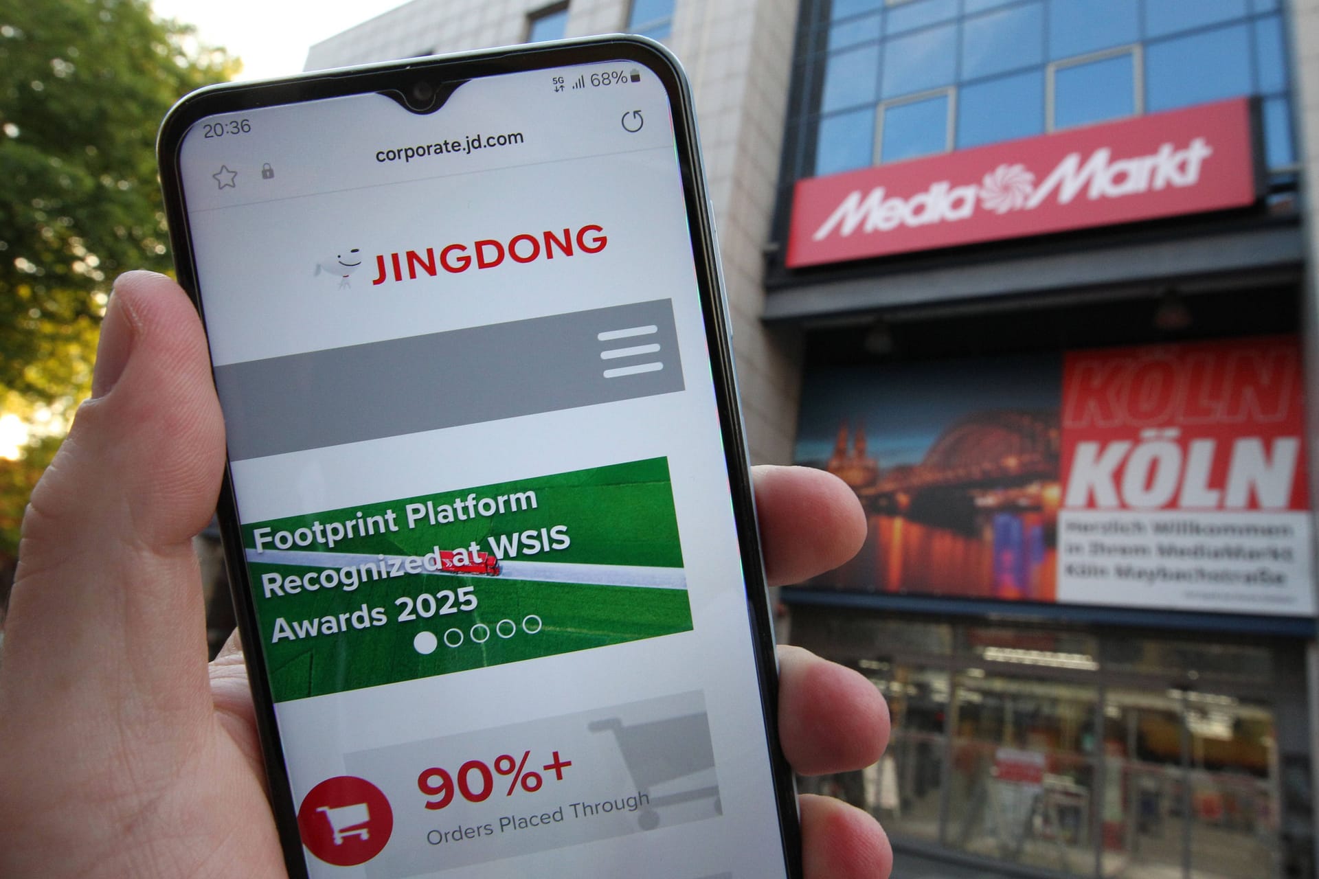 Der chinesische Internetgroßhändler JD.com wird die Einzelhandelskette MediaMarkt und Saturn übernehmen (Symbolbild). Der chinesische Internetgroßhändler JD.com wird die Einzelhandelskette MediaMarkt und Saturn übernehmen (Symbolbild).