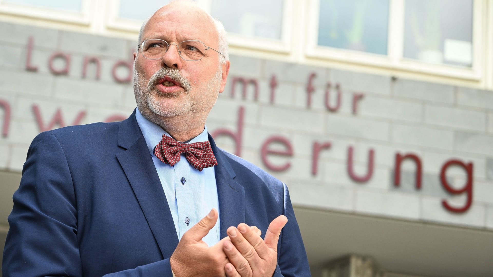 Besuch des zentralen Einbürgerungszentrum