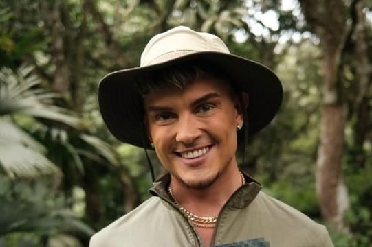 Der in Köln geborene "Twenty4Tim" wird neuer RTL-Moderator: Er führt durch die zweite Staffel von "Reality Queens – auf High Heels durch den Dschungel".
