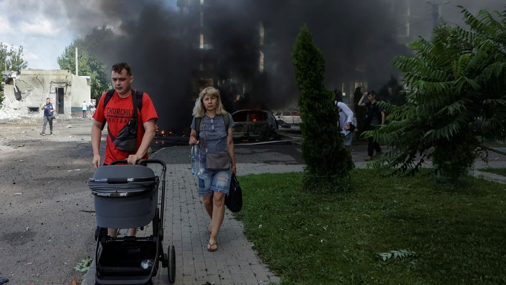 Russischer Angriff auf ein Wohngebiet in Charkiw.