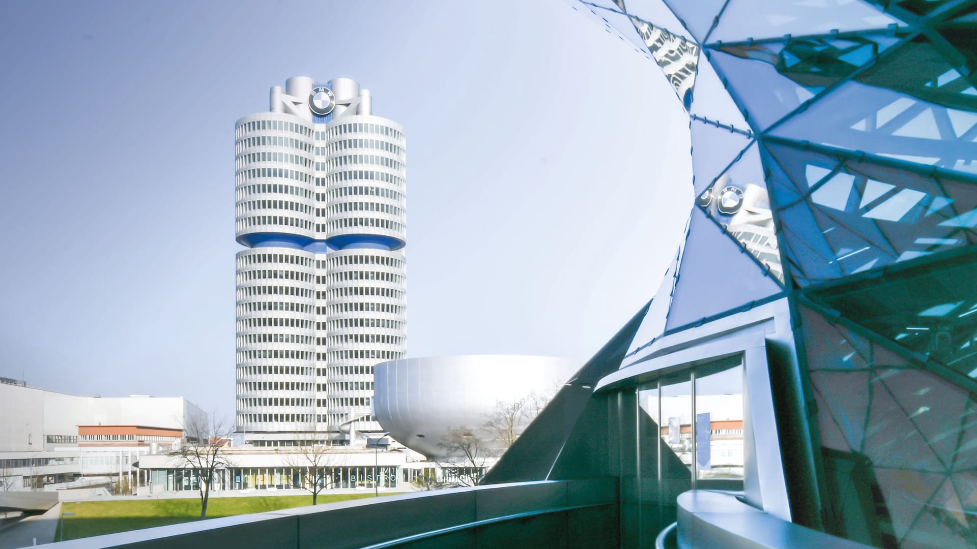 Schaltzentrale der Hoffnung: Im weltberühmten Vierzylinder (erinnert optisch an einen Motor) plant BMW die Modelloffensive, die den Konzern wieder erfolgreich machen soll.