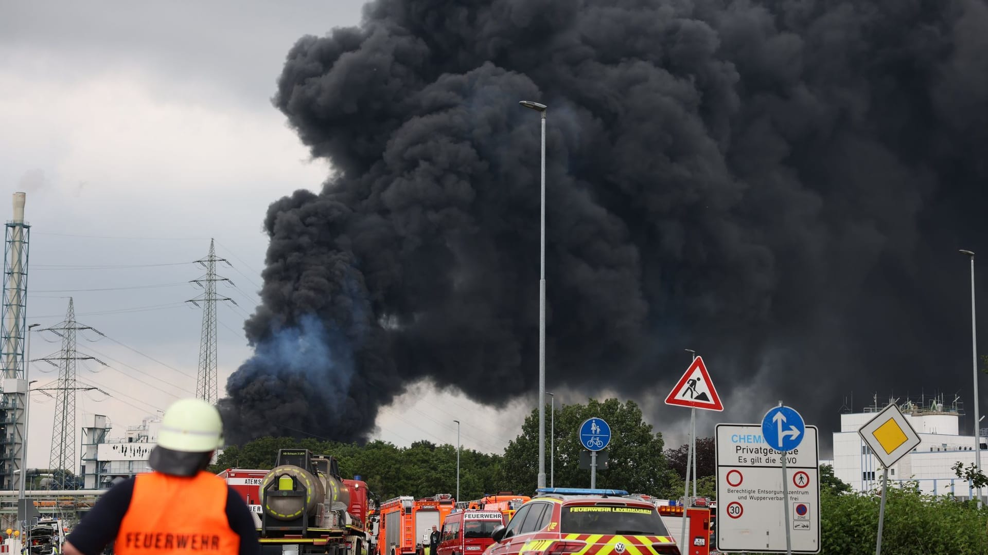 Rauchwolke über Chemiepark Leverkusen