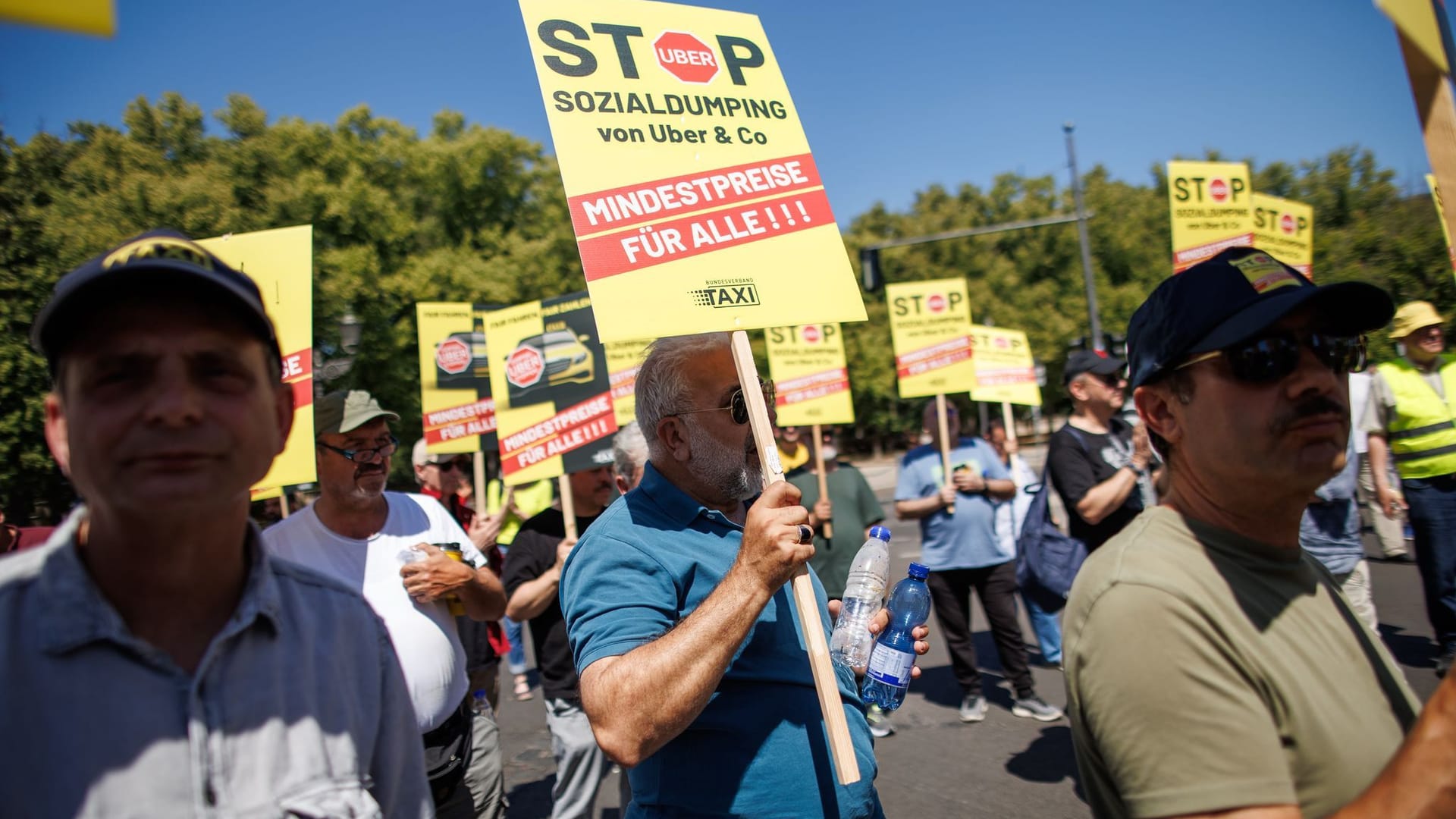 Bundesweiter Protesttag des Taxi-Gewerbes