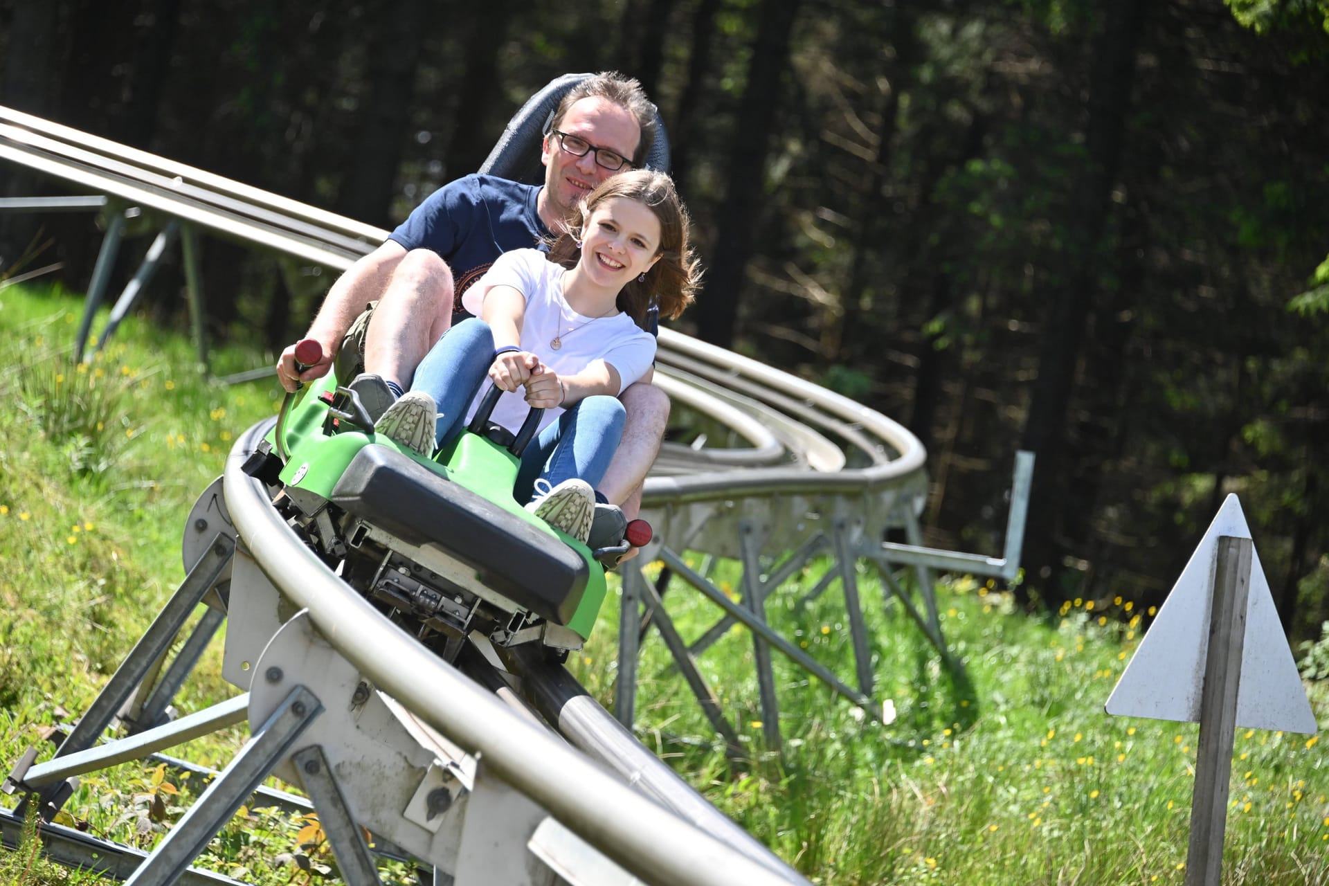 Sommerrodelbahn auf dem Bocksberg: Ein Ausflug zum Rodeln bereitet Kindern und Erwachsenen Spaß.