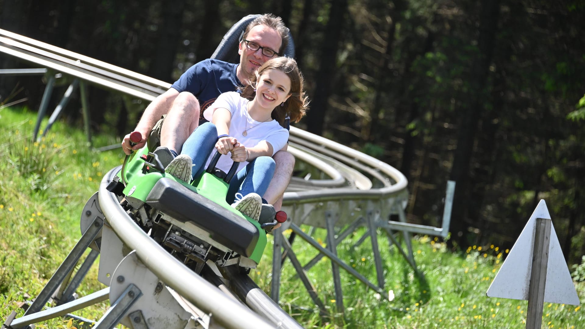 Sommerrodelbahn auf dem Bocksberg: Ein Ausflug zum Rodeln bereitet Kindern und Erwachsenen Spaß. Sommerrodelbahn auf dem Bocksberg: Ein Ausflug zum Rodeln bereitet Kindern und Erwachsenen Spaß.