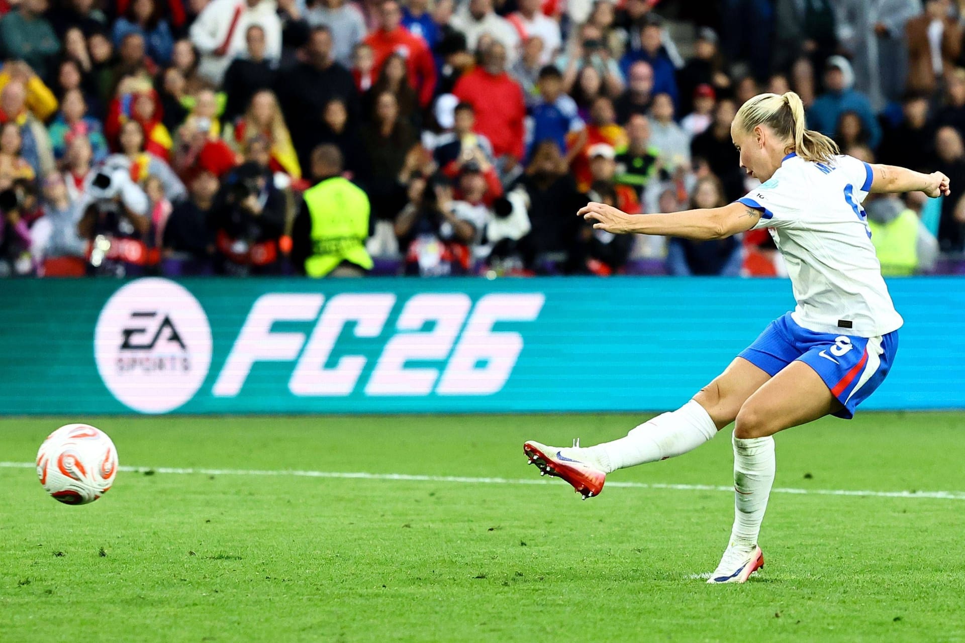 Beth Mead: Die Engländerin sorgte im Elfmeterschießen des Finales der Frauen-EM für ein kurioses Novum.