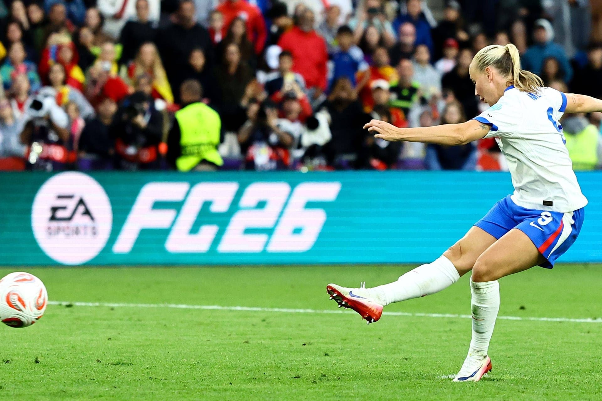 Beth Mead: Die Engländerin sorgte im Elfmeterschießen des Finales der Frauen-EM für ein kurioses Novum.