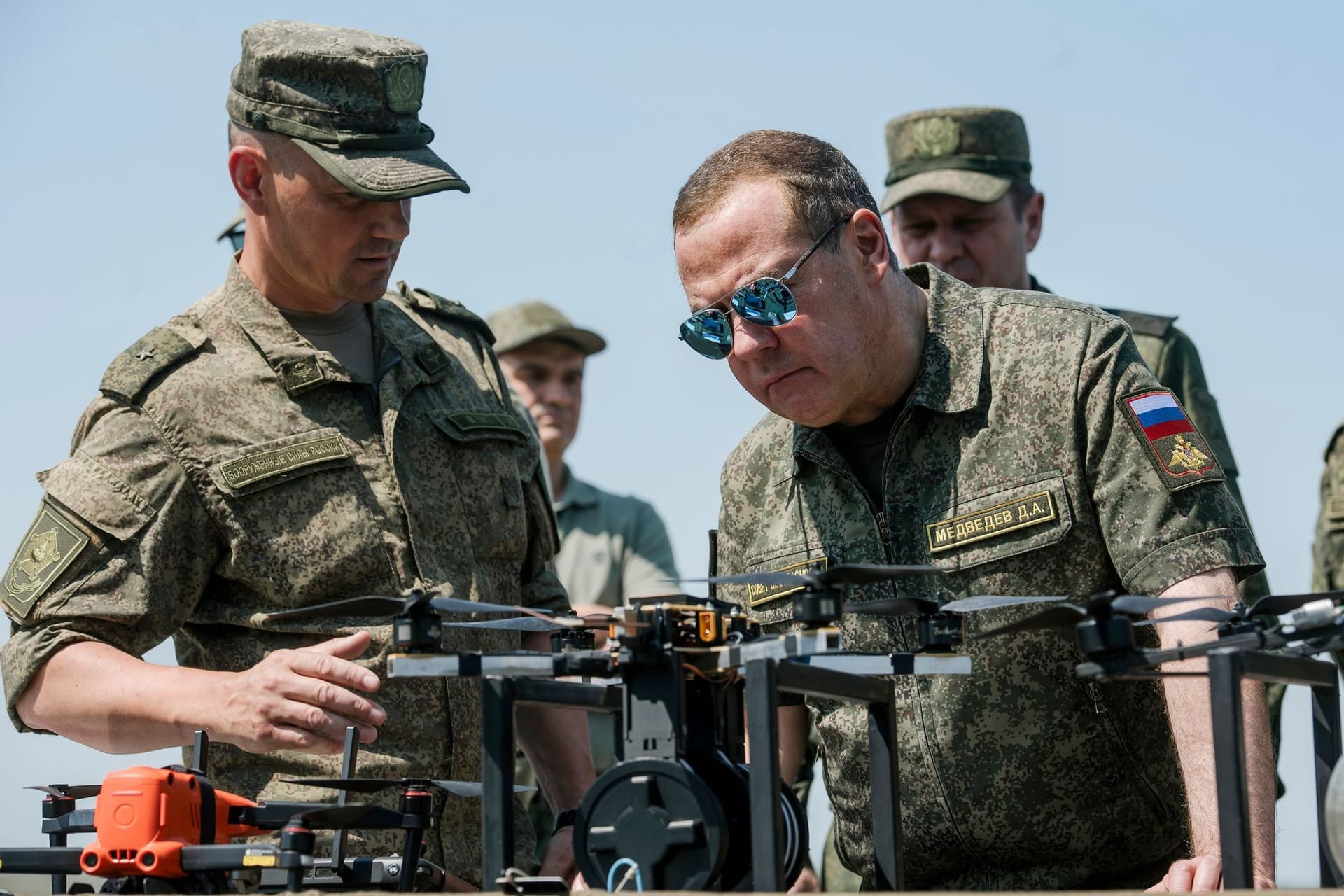 Ukrainekrieg - Medwedew besucht Truppe