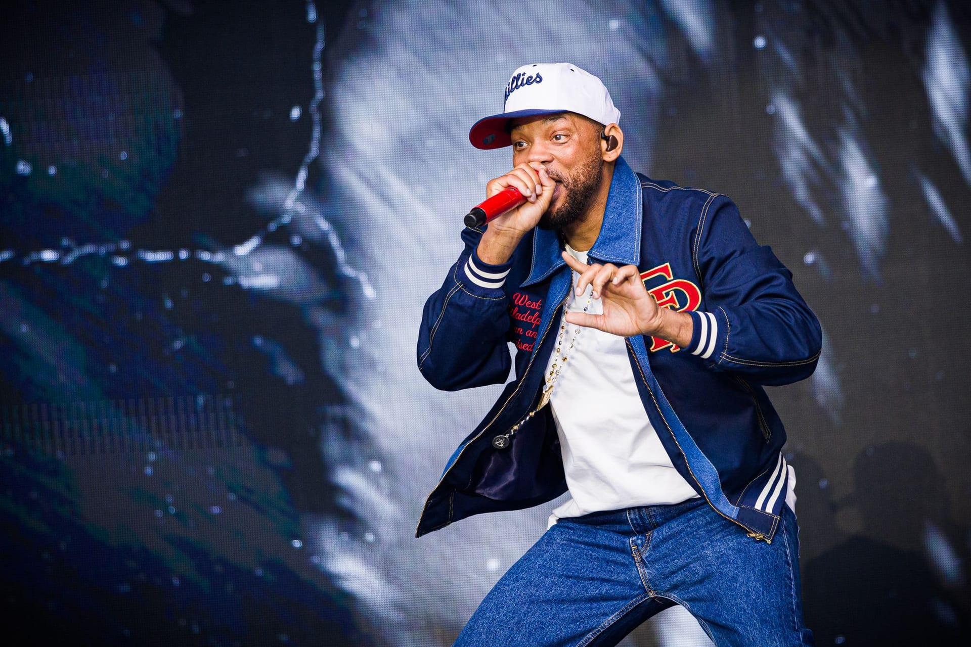 Der US-amerikanische Schauspieler, Filmproduzent und Rapper Will Smith steht während seines Konzerts im Rahmen des Sommerfestivals der Autostadt auf der Bühne.