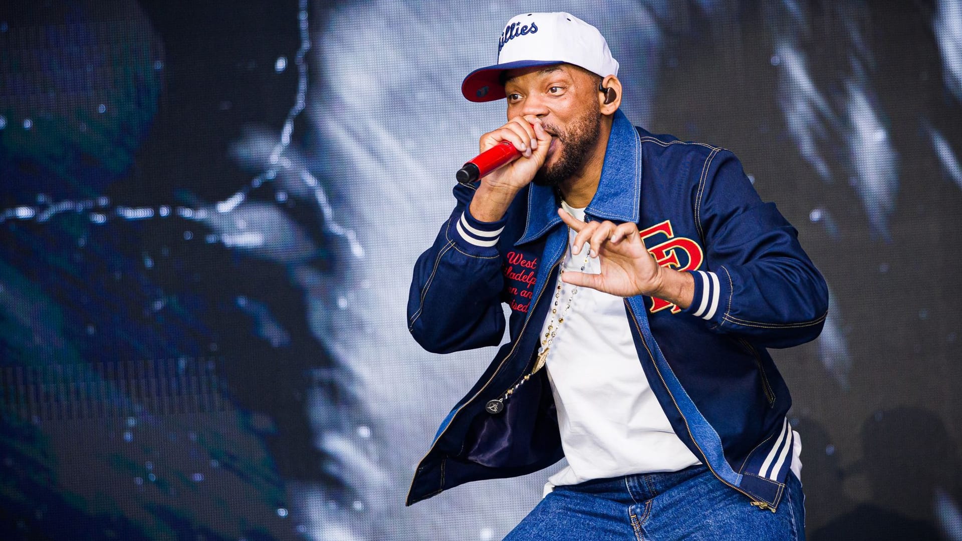 Der US-amerikanische Schauspieler, Filmproduzent und Rapper Will Smith steht während seines Konzerts im Rahmen des Sommerfestivals der Autostadt auf der Bühne.