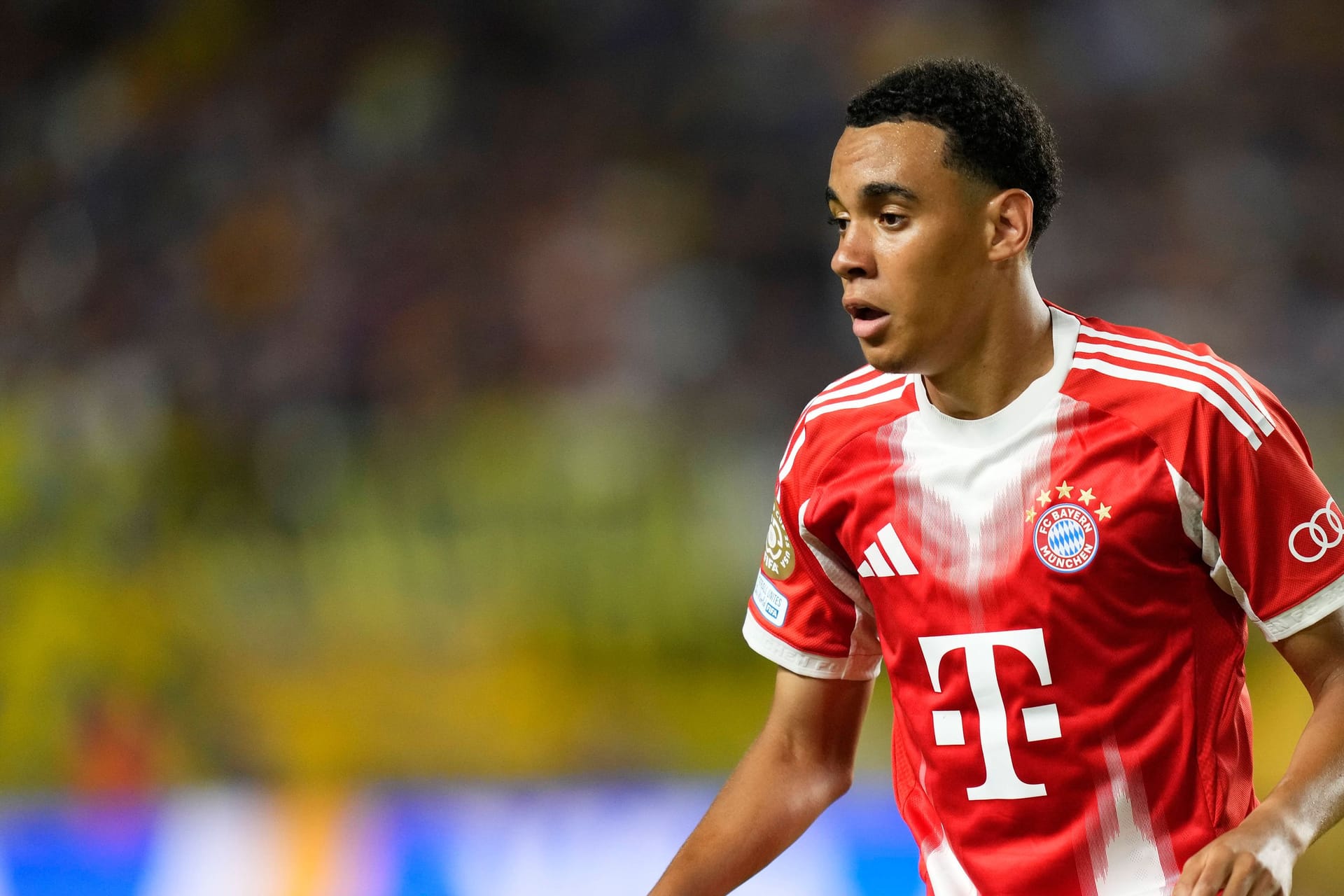 Jamal Musiala: Er hat bisher 2016 Spiele für die Profis des FC Bayern gemacht.