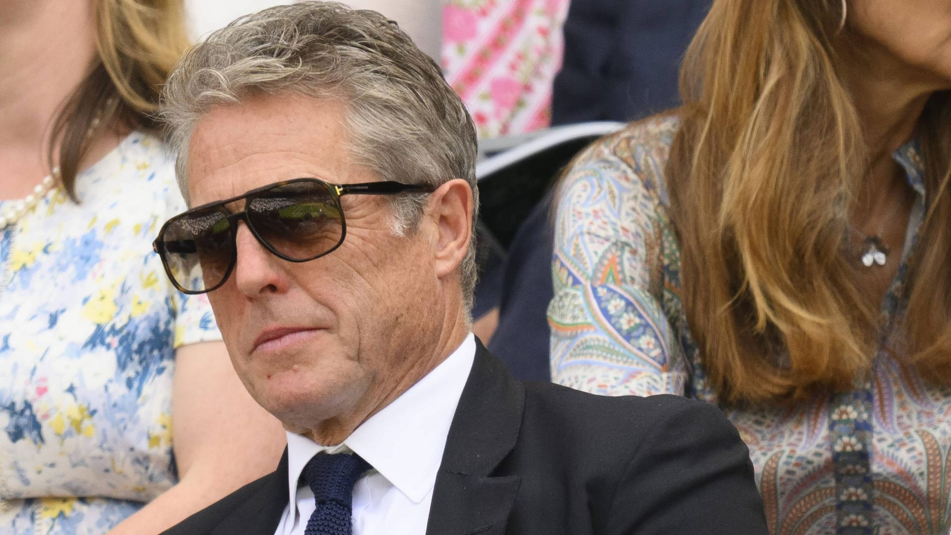 Stargast: Hugh Grant in der Royal Box am Centre Court von Wimbledon.