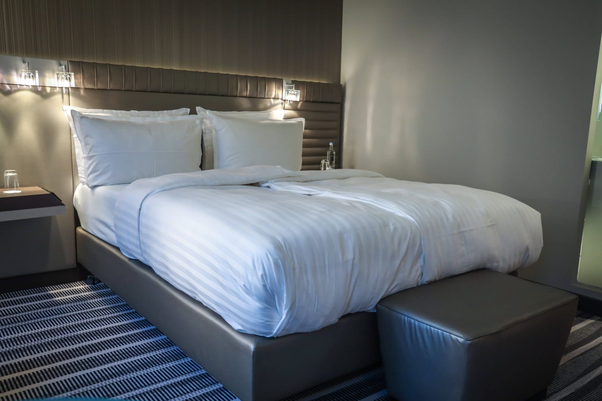 Bett im Steigenberger Airport Hotel (Symbolfoto): Die Hoteliers klagen über niedrige Auslastungen.