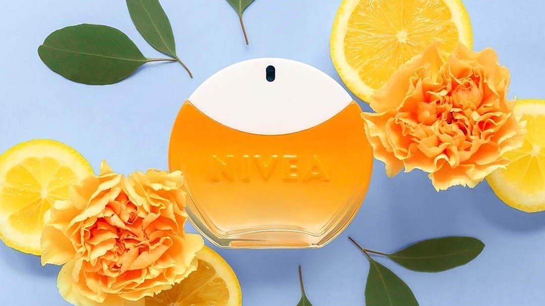 Das Nivea Sun Eau de Toilette versprüht Sonnencreme-Duft aus dem Flakon. Das Nivea Sun Eau de Toilette versprüht Sonnencreme-Duft aus dem Flakon.