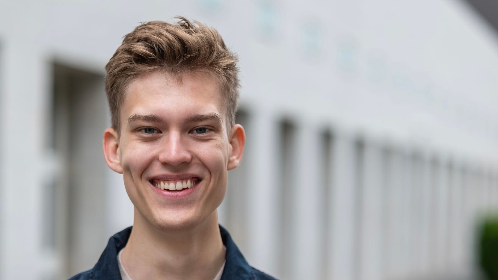 David Jacob bei der Zeugnisvergabe in Mannheim: Nach dem Abschluss ging es in Praktikas.