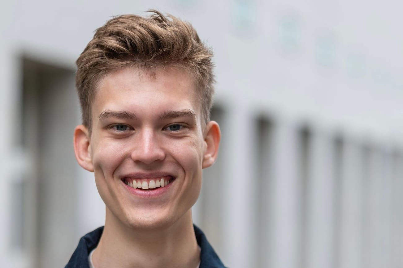 David Jacob bei der Zeugnisvergabe in Mannheim: Nach dem Abschluss ging es in Praktikas.