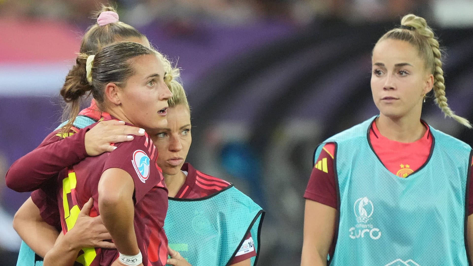 Carlotta Wamser (l.) und Giulia Gwinn (r.): Beide Spielerinnen setzen aktuell aus.
