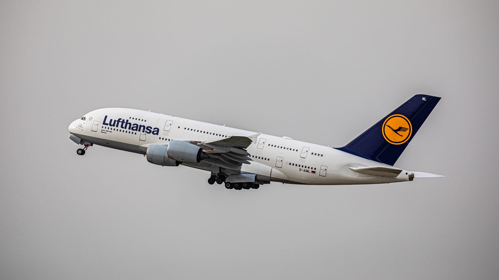 Ein Airbus A380 der deutschen Fluggesellschaft Lufthansa (Symbolbild): Die Maschine musste auf dem Weg von Los Angeles nach München zwischenlanden.