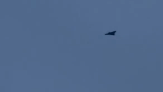Unbekanntes Flugobjekt am Himmel über Litauen (Videostandbild): Anwohner berichteten von einer möglichen Drohne, die wohl aus Belarus stammt.