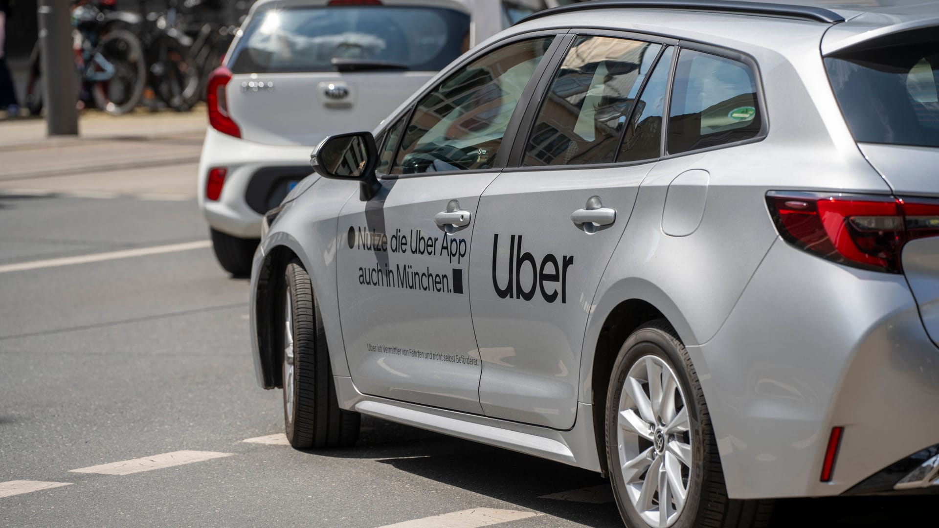 Ein Fahrzeug von Uber (Archivbild): Ein Fahrzeug von Uber (Archivbild):