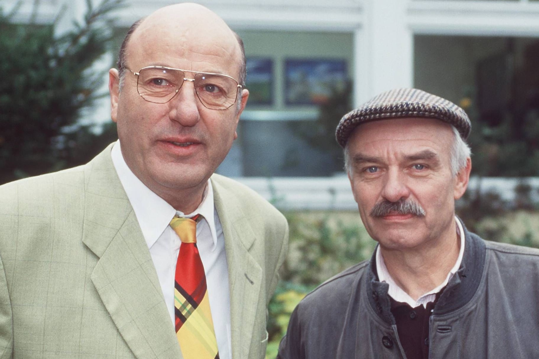 Charles Brauer (r.) ermittelte sich mit Manfred Krug in die Herzen der Zuschauer (Archivbild): Am 3. Juli wird der beliebte "Tatort"-Schauspieler 90 Jahre alt. Charles Brauer (r.) ermittelte sich mit Manfred Krug in die Herzen der Zuschauer (Archivbild): Am 3. Juli wird der beliebte "Tatort"-Schauspieler 90 Jahre alt.