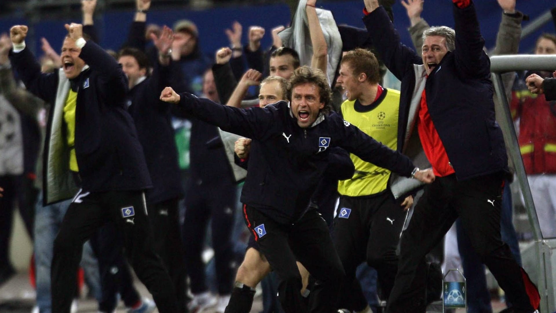 Großer Jubel beim HSV (Archivbild): Unter Thomas Doll erreichten die Hamburger 2006 die Champions League.