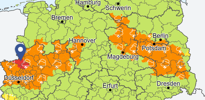 Die Warnkarte des DWD: In NRW, Sachsen, Sachsen-Anhalt und Brandenburg gilt eine amtliche Warnung wegen Gewittern.