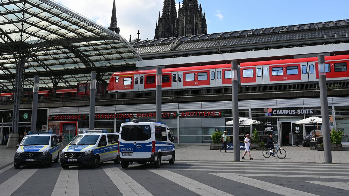 V Kölnu odkrit mrtev moški na trgu pred glavno postajo