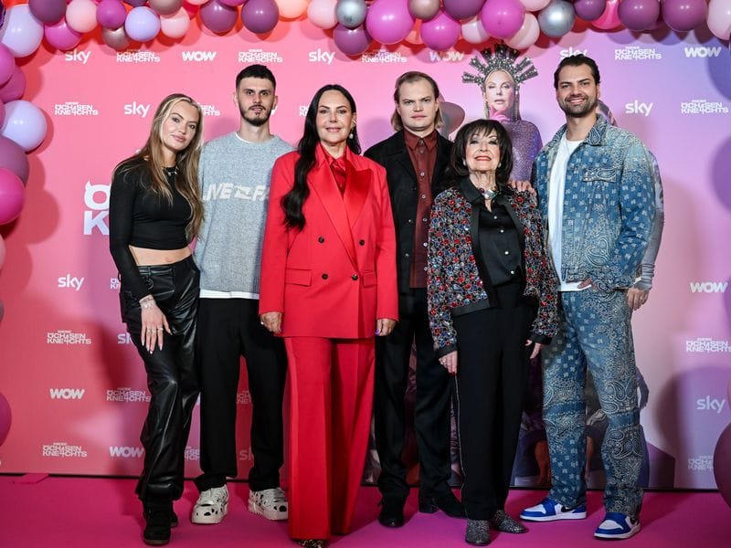 Cheyenne Savannah Ochsenknecht (l.), Nino Sifkovitz, Natascha Ochsenknecht, Wilson Gonzalez Ochsenknecht, Bärbel Wierichs und Jimi Blue Ochsenknecht bei einem Pressetermin zu "Diese Ochsenknechts".