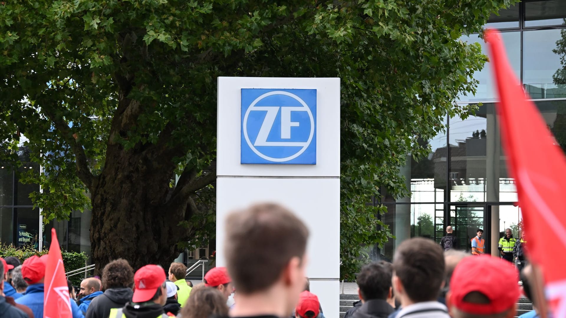 Protest von ZF-Betriebsrat gegen weitere Sparmaßnahmen