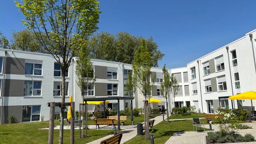 Pflegeimmobilien verbinden gesellschaftlichen Bedarf mit stabiler Wertanlage für Menschen, die heute vorsorgen wollen.