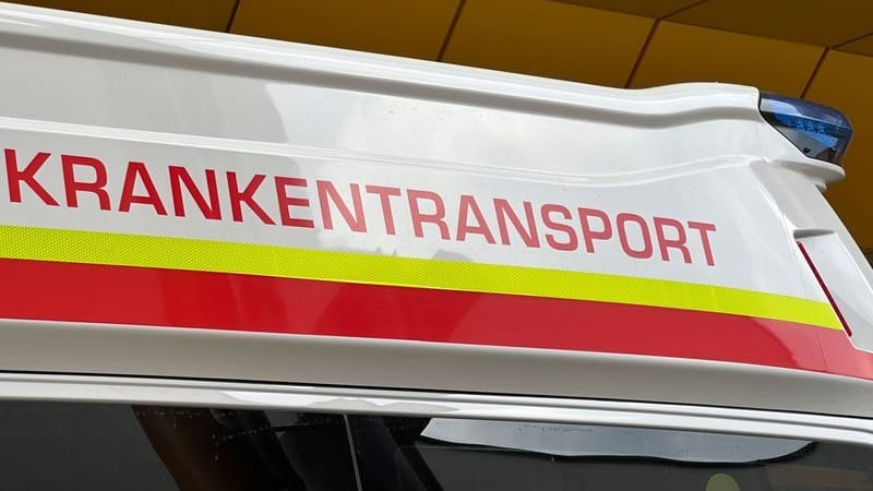 Rettungsdienst in Österreich (Symbolbild): Bei einem Triathlon ist es zu einem Notfall gekommen.