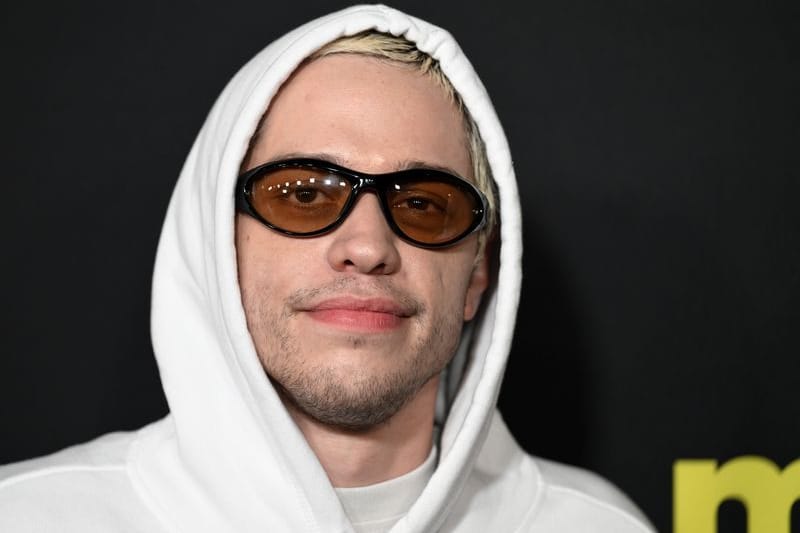 Pete Davidson besucht die Premiere von "Meet Cute" in New York.