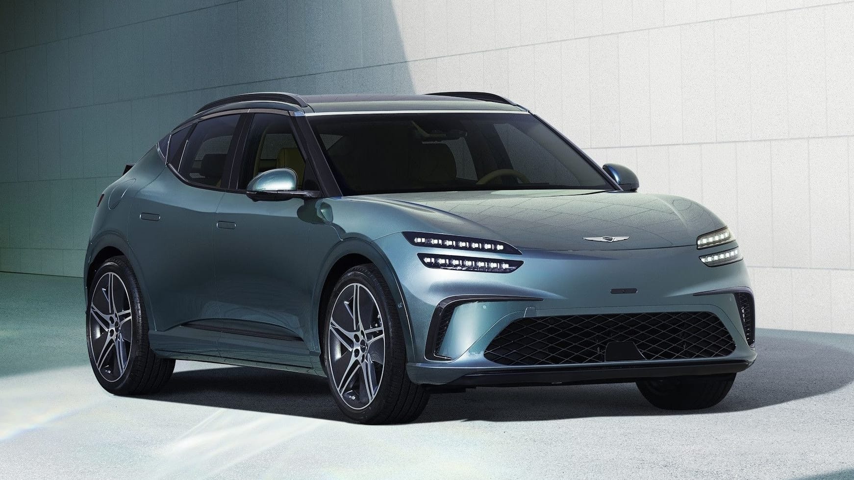 Neues Gesicht, hellere Augen: Genesis bringt den GV60 mit frischer Front und besserem Licht.