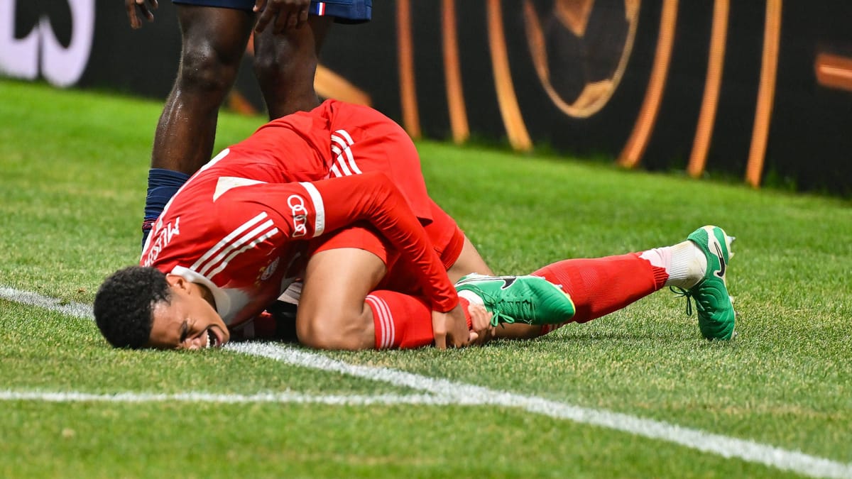 Jamal-Musiala-Alphonso-Davies-reagiert-schockiert-auf-Verletzung