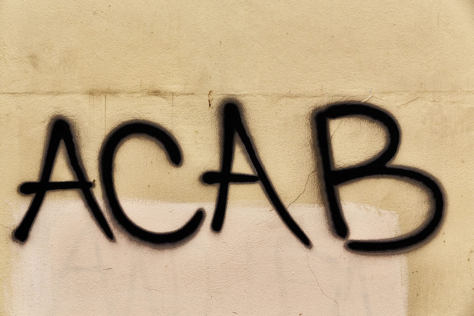 Ein Graffito mit der Aufschrift "ACAB" (Symbolbild):