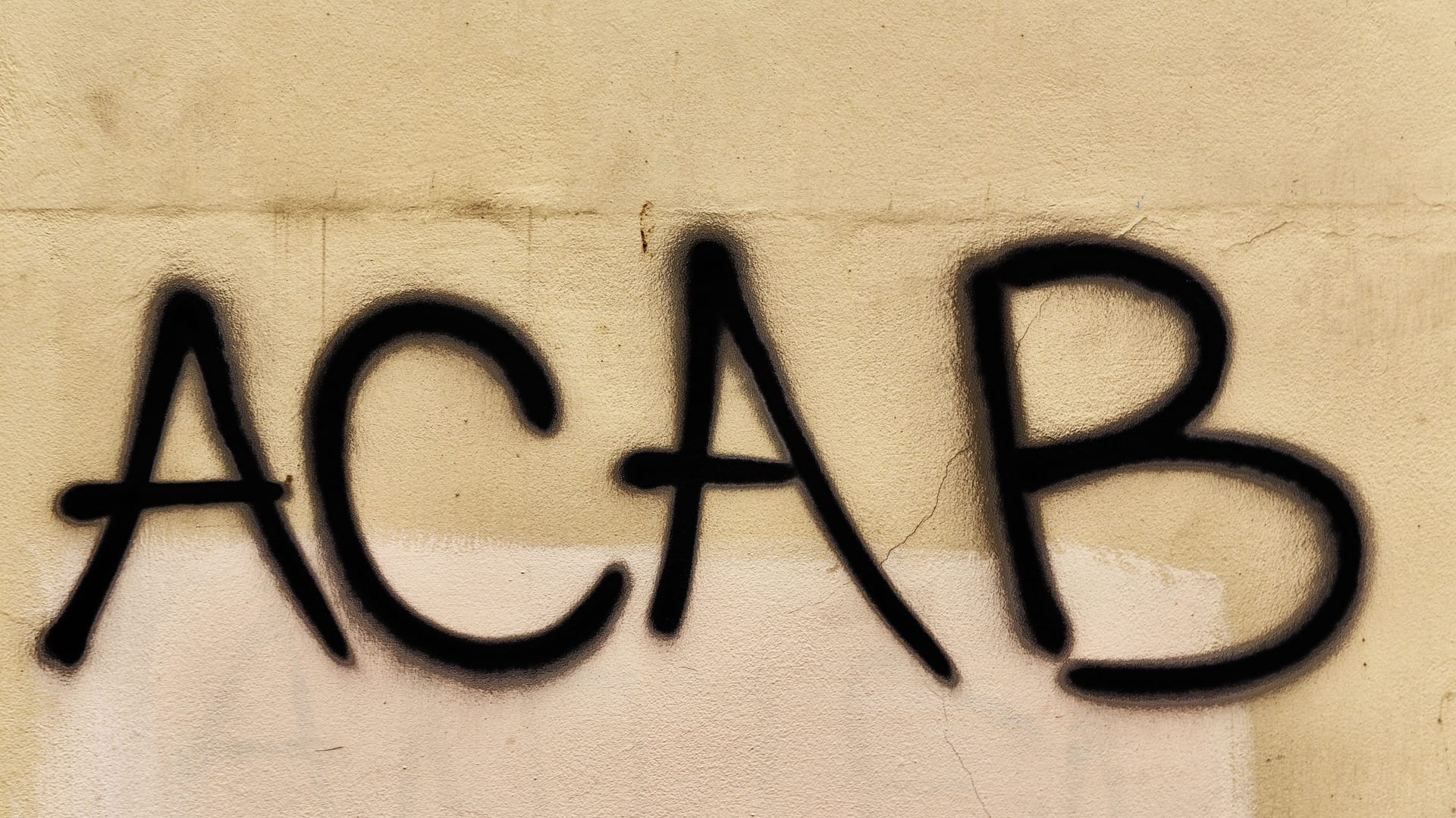 Ein Graffito mit der Aufschrift "ACAB" (Symbolbild):