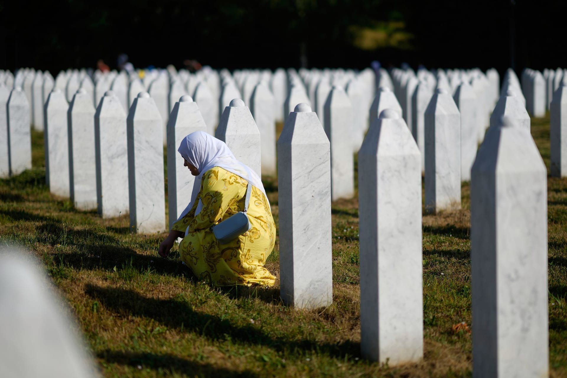 Nach dem Massaker von Srebrenica Nach dem Massaker von Srebrenica