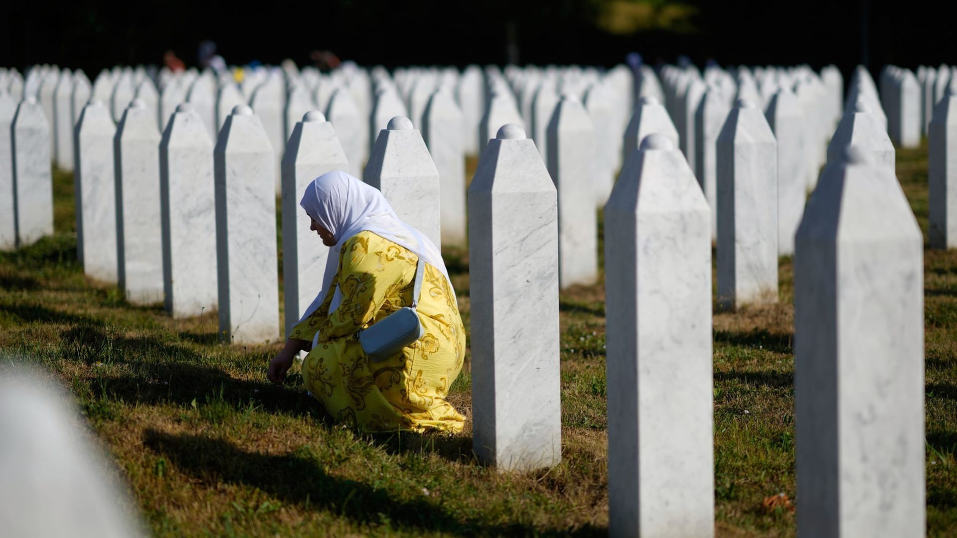 Nach dem Massaker von Srebrenica Nach dem Massaker von Srebrenica