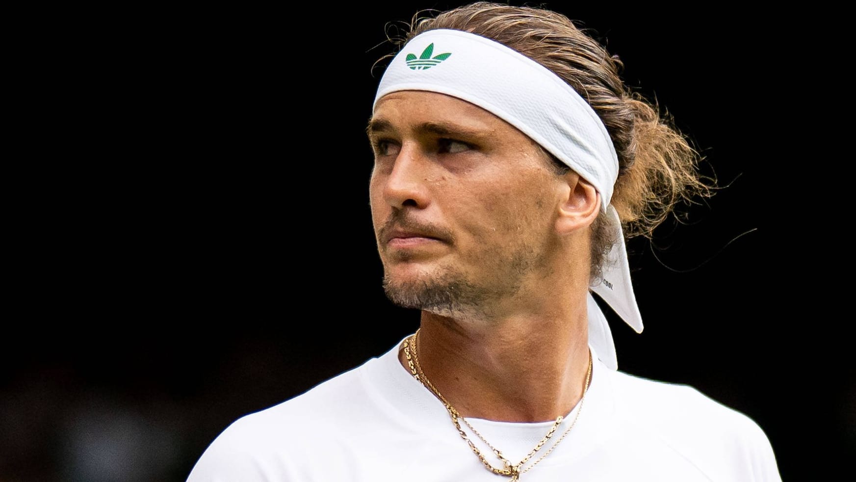 Nachdenklicher Blick: Alexander Zverev macht aktuell ein Tief durch. Nachdenklicher Blick: Alexander Zverev macht aktuell ein Tief durch.