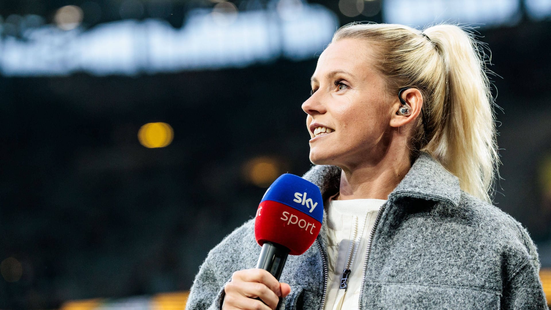 Julia Šimić: Sie spielte in ihrer aktiven Karriere unter anderem beim FC Bayern, VfL Wolfsburg, Turbine Potsdam und SC Freiburg.