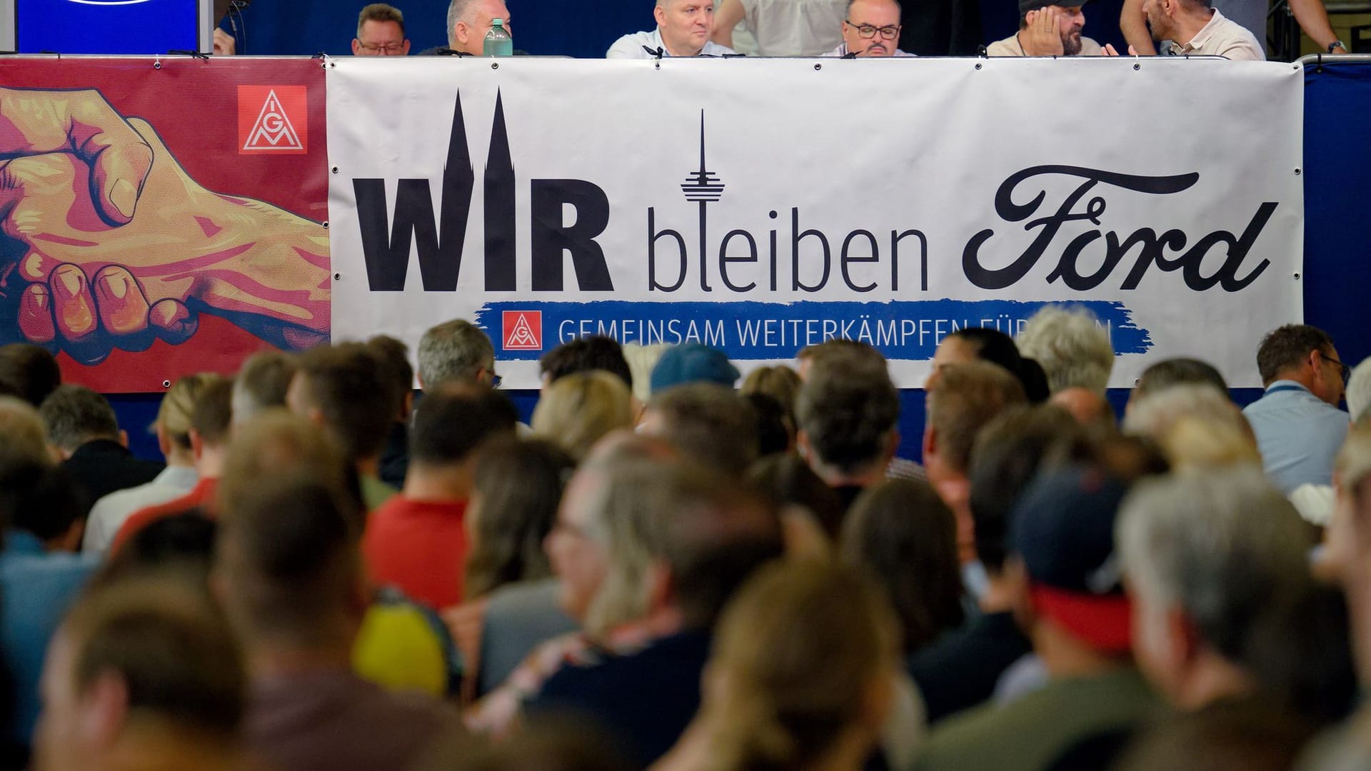 Mitarbeiterversammlung bei den Kölner Ford-Werken Mitarbeiterversammlung bei den Kölner Ford-Werken
