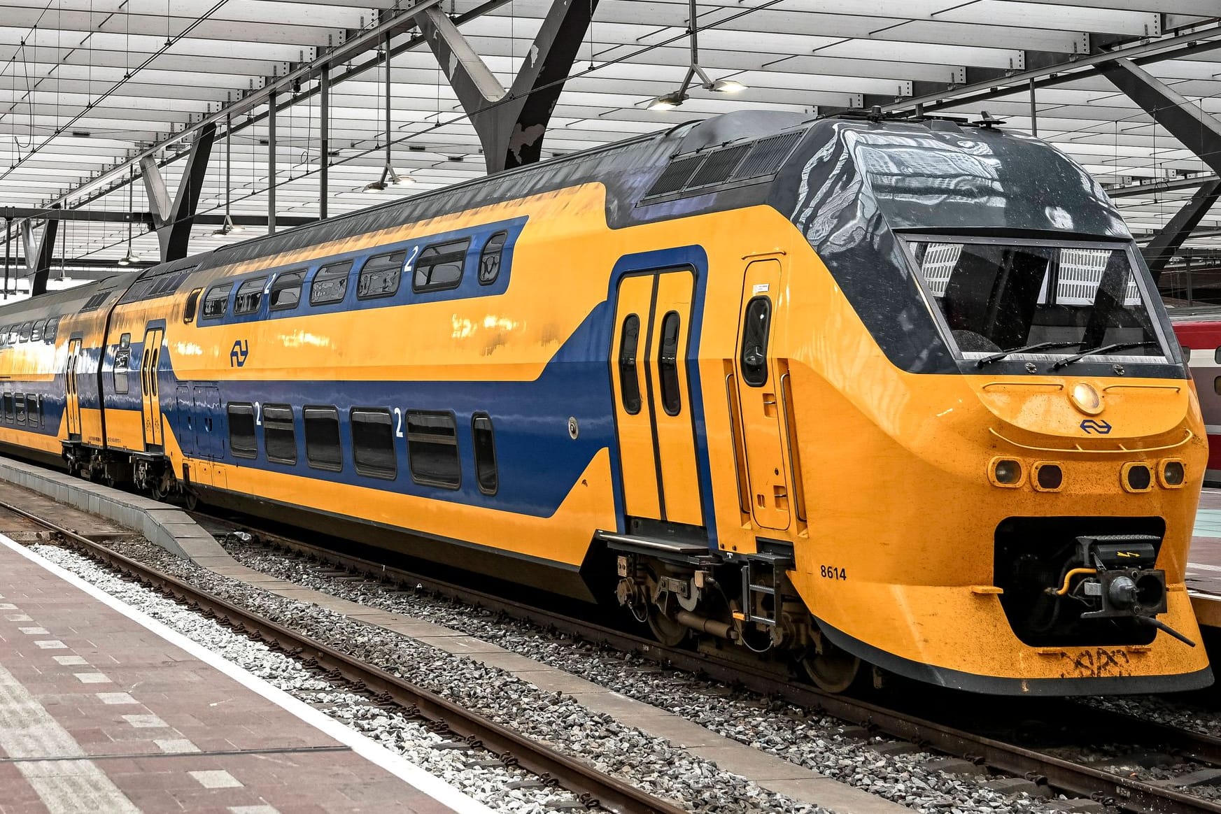 Ein Zug des niederländischen Transportunternehmens NS im Bahnhof von Rotterdam: Das deutsche Nachbarland will rollende Lazarette entwickeln.