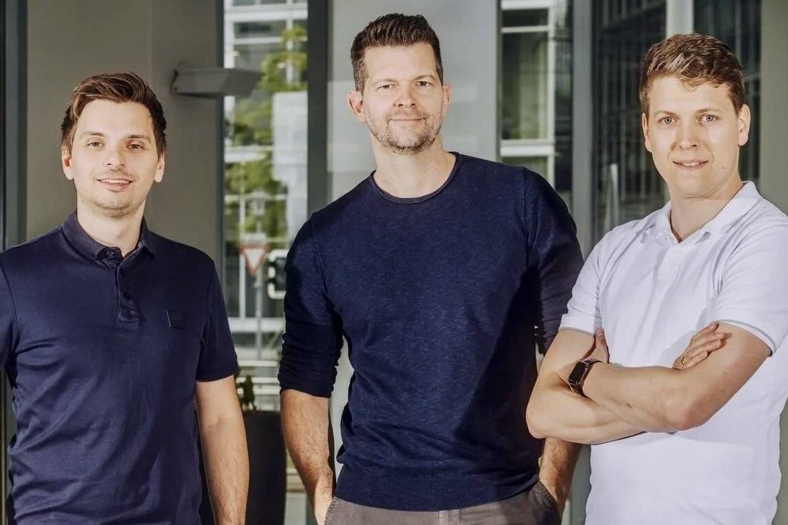 Benjamin Mayr, Philipp Heltewig und Sascha Poggemann (von links): Sie sind die Gründer der Düsseldorfer Firma.